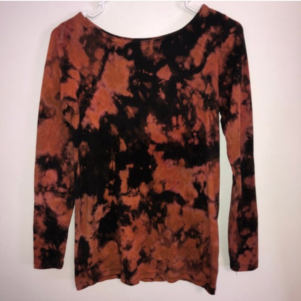 Reverse dyed maternity top